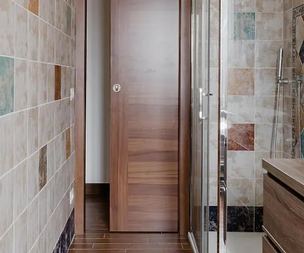 Scarfoglio Apartment, 4 Persone, 2 Camere, Balcone, Wi-fi, Stazione Tiburtina דירה רומא